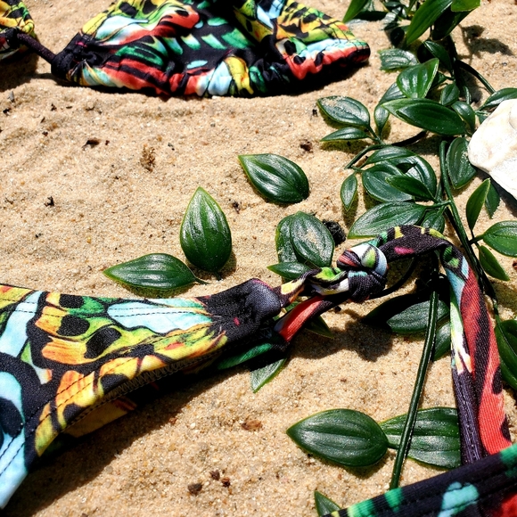 Bikinis - Picture 5 of 16